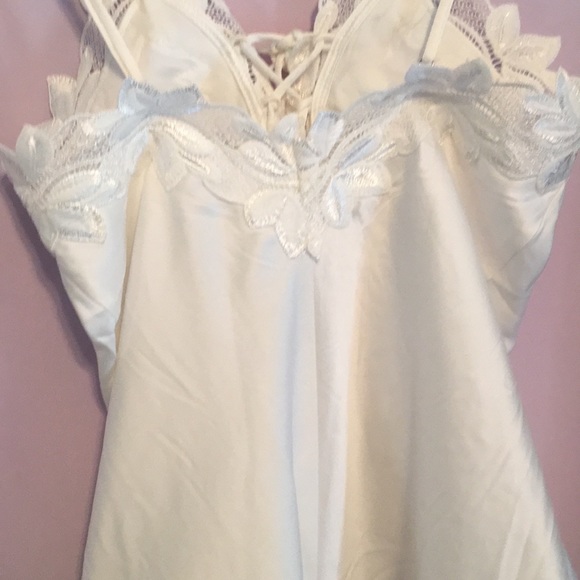 Lingerie - Picture 4 of 5